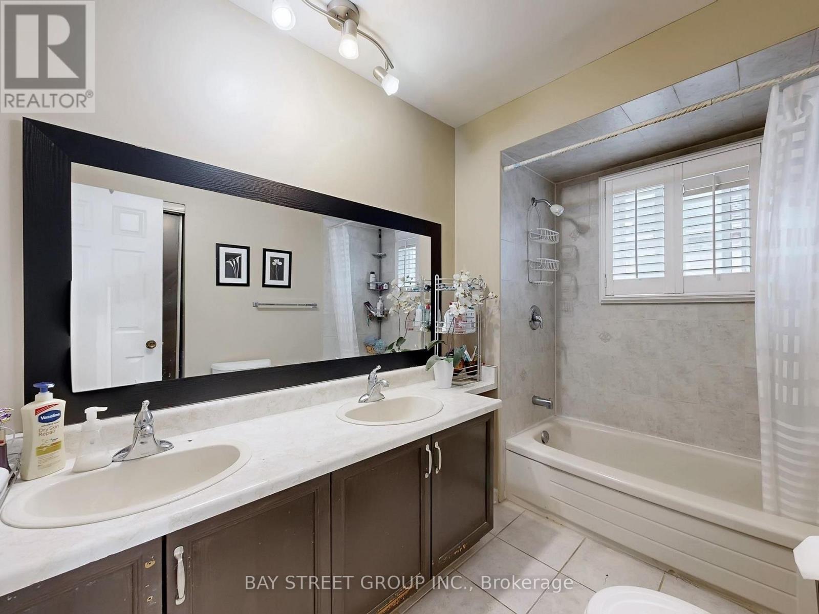 36 Durant Crescent, Markham, ON - Indoor Photo Showing Bathroom