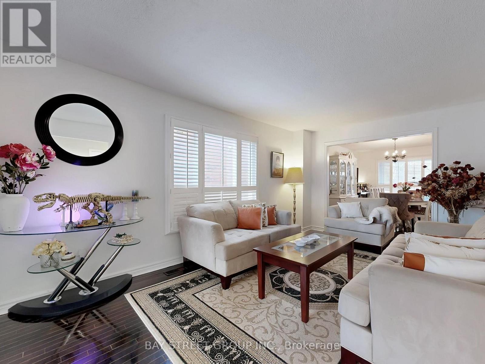 36 Durant Crescent, Markham, ON - Indoor Photo Showing Living Room