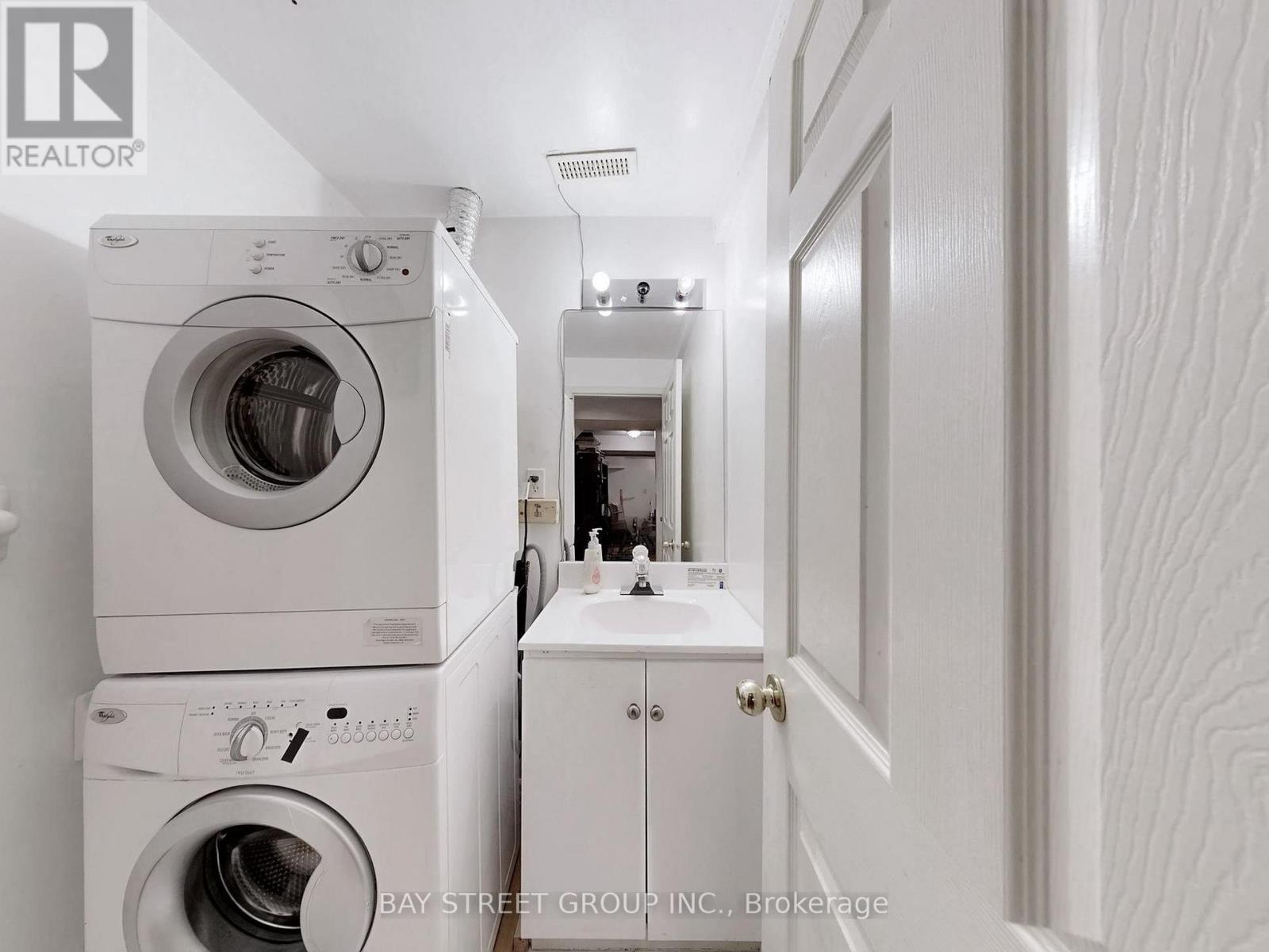 36 Durant Crescent, Markham, ON - Indoor Photo Showing Laundry Room