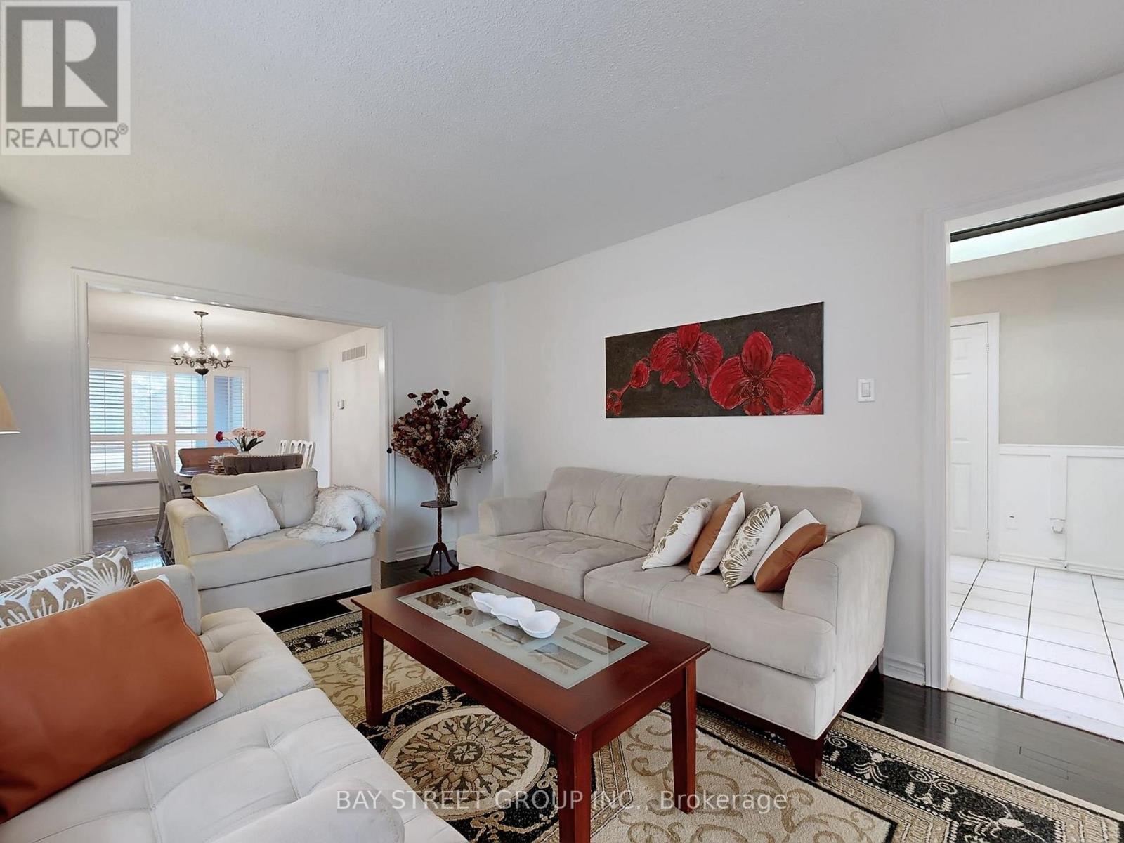 36 Durant Crescent, Markham, ON - Indoor Photo Showing Living Room