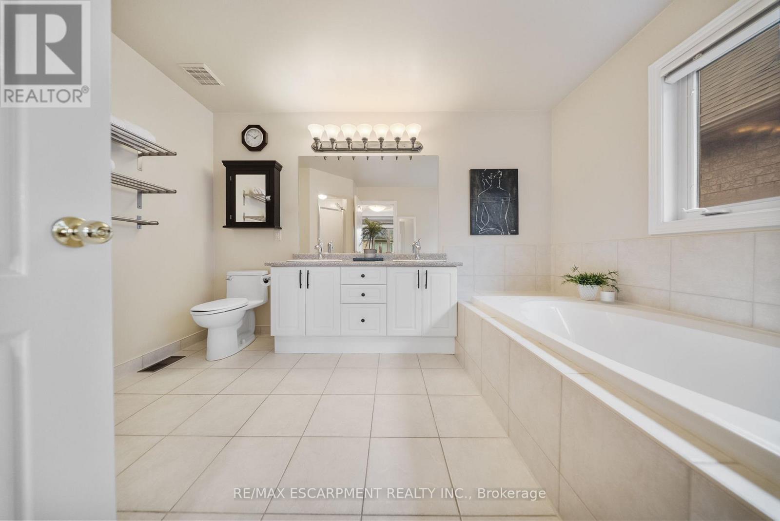 3098 Baron Drive, Mississauga, ON - Indoor Photo Showing Bathroom