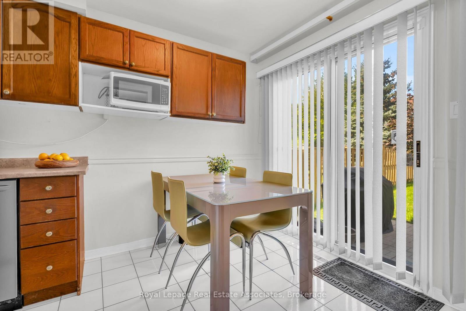 2543 Scarth Court, Mississauga, ON - Indoor Photo Showing Dining Room