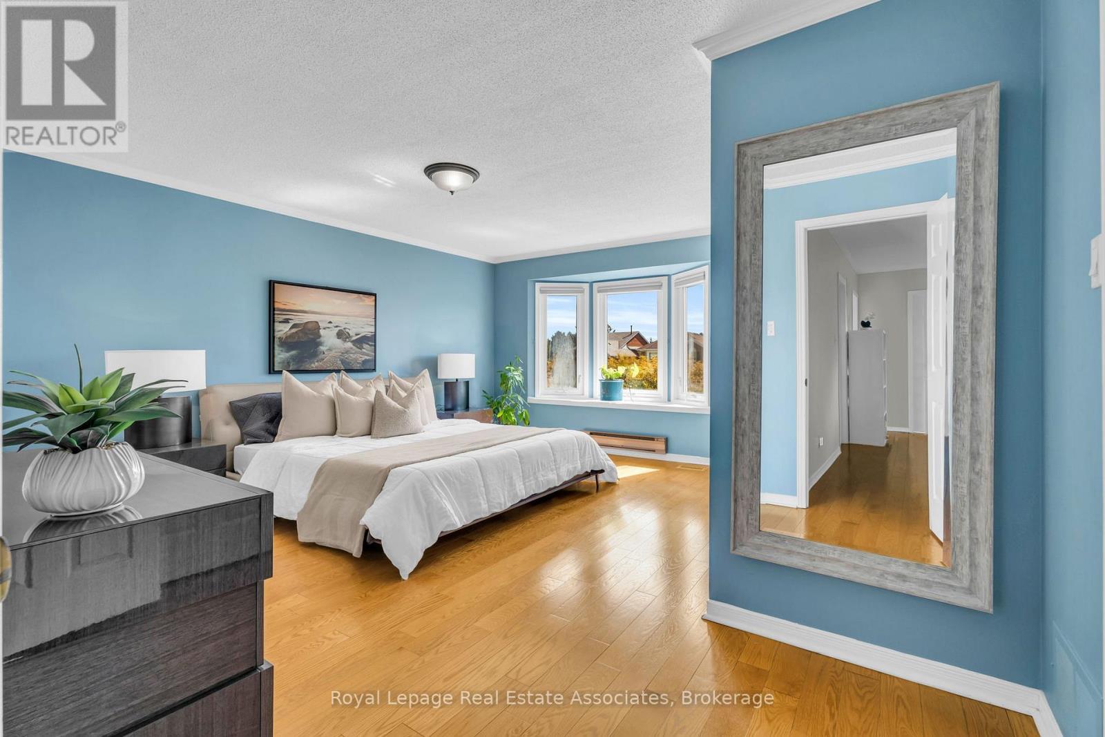 2543 Scarth Court, Mississauga, ON - Indoor Photo Showing Bedroom