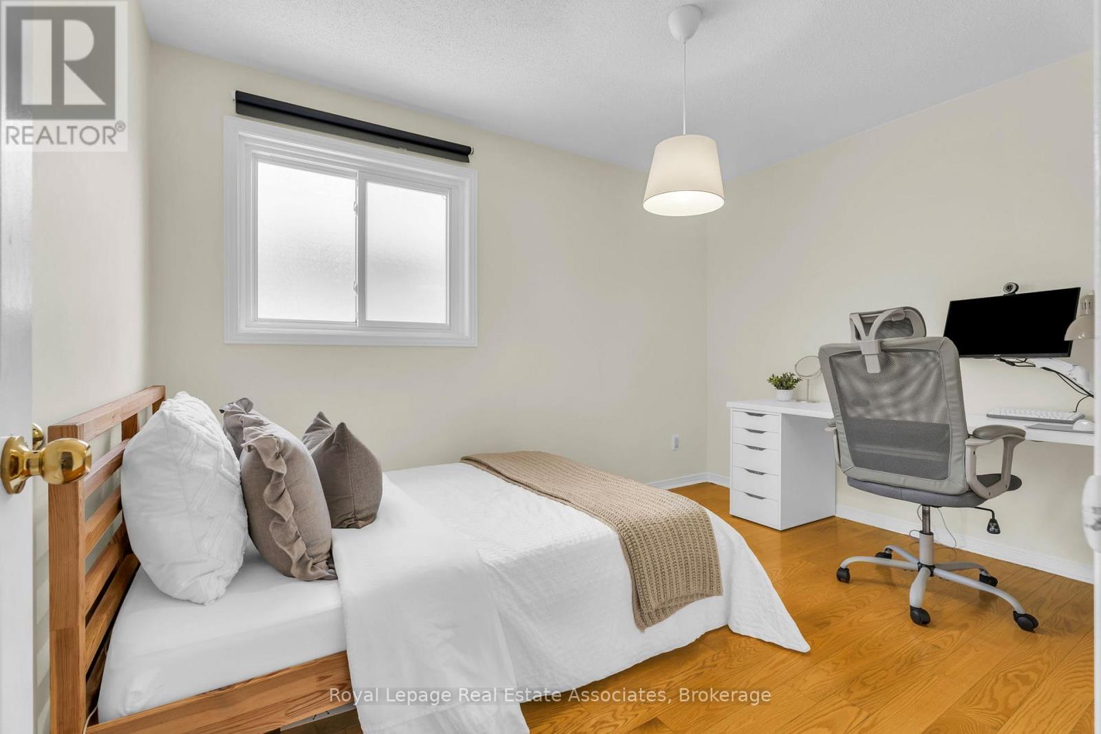 2543 Scarth Court, Mississauga, ON - Indoor Photo Showing Bedroom