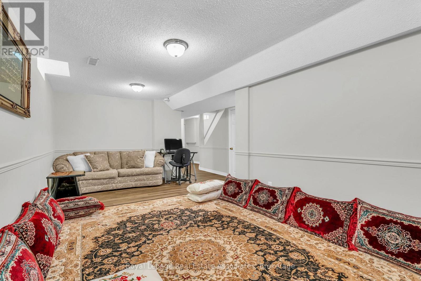 2543 Scarth Court, Mississauga, ON - Indoor Photo Showing Living Room