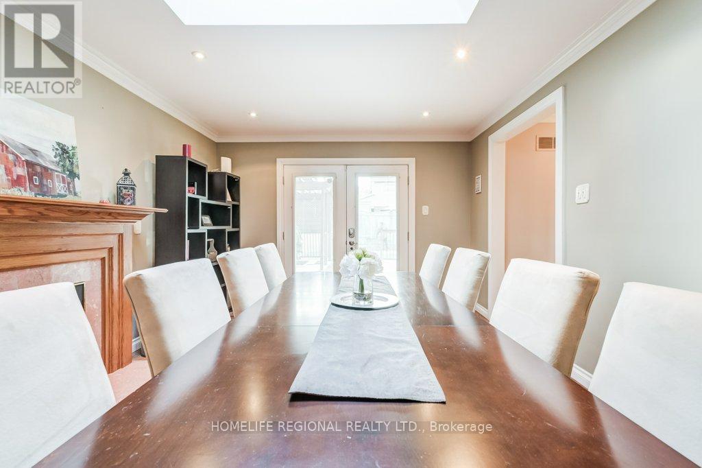 2557 Brasilia Circle, Mississauga, ON - Indoor Photo Showing Dining Room