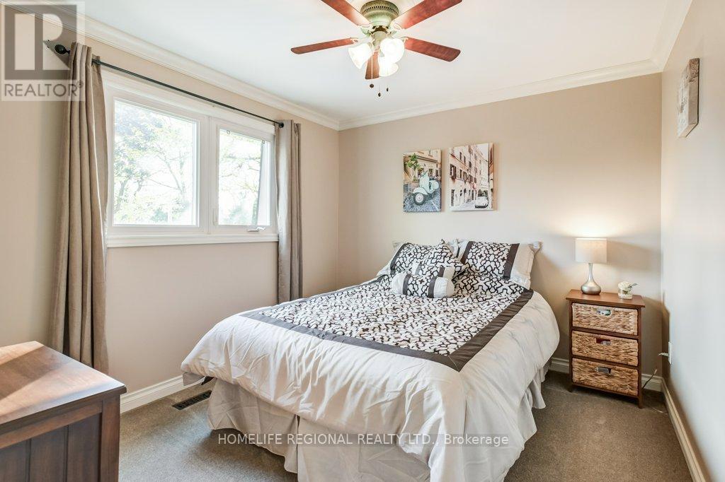 2557 Brasilia Circle, Mississauga, ON - Indoor Photo Showing Bedroom