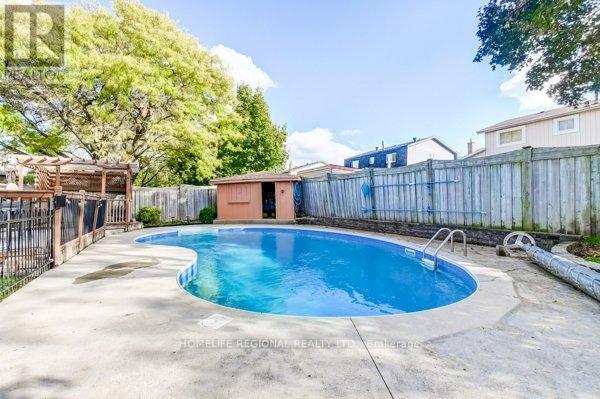 2557 Brasilia Circle, Mississauga, ON - Outdoor With In Ground Pool
