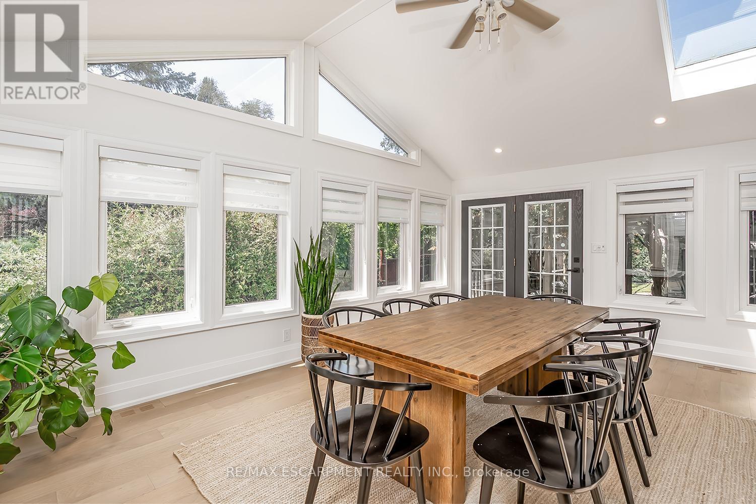 564 Maplehill Drive, Burlington, ON - Indoor Photo Showing Dining Room