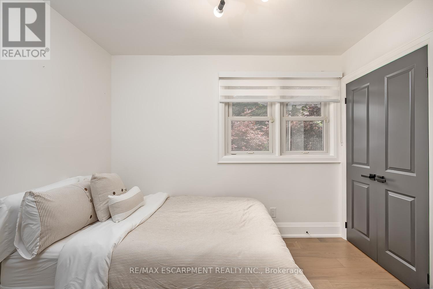 564 Maplehill Drive, Burlington, ON - Indoor Photo Showing Bedroom