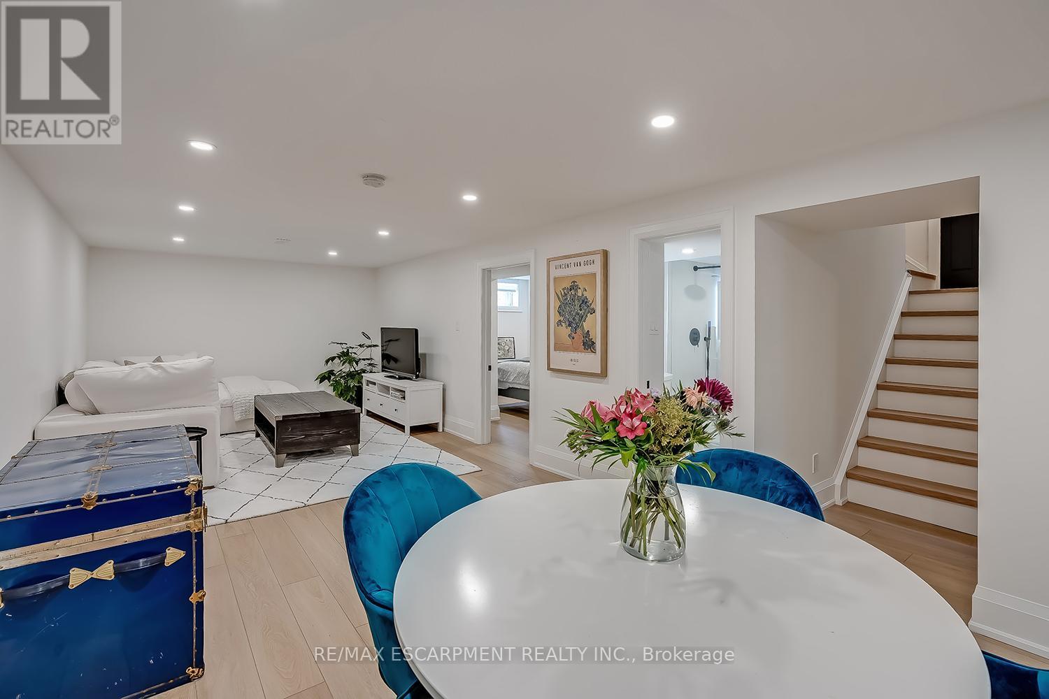 564 Maplehill Drive, Burlington, ON - Indoor Photo Showing Dining Room
