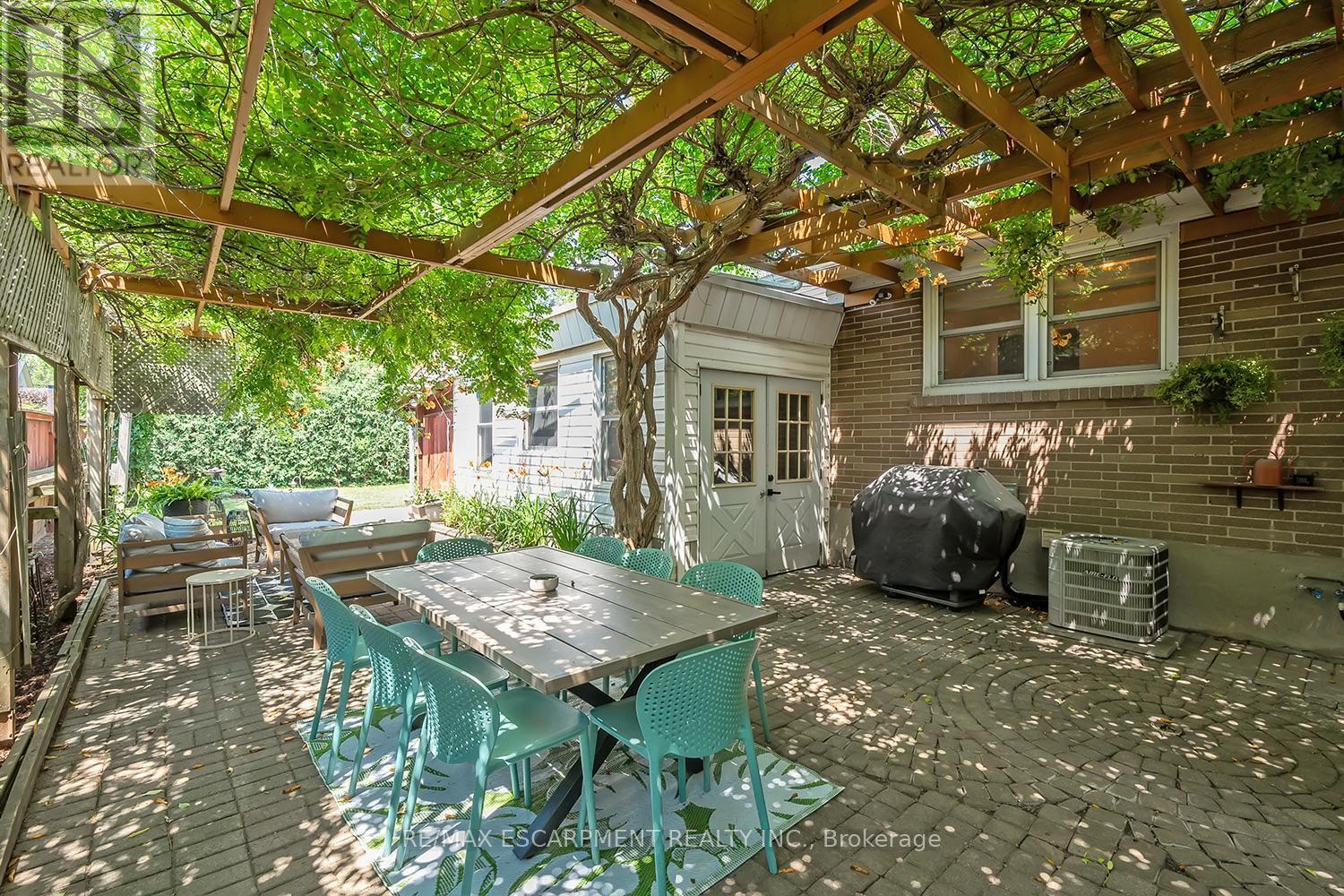 564 Maplehill Drive, Burlington, ON - Outdoor With Deck Patio Veranda