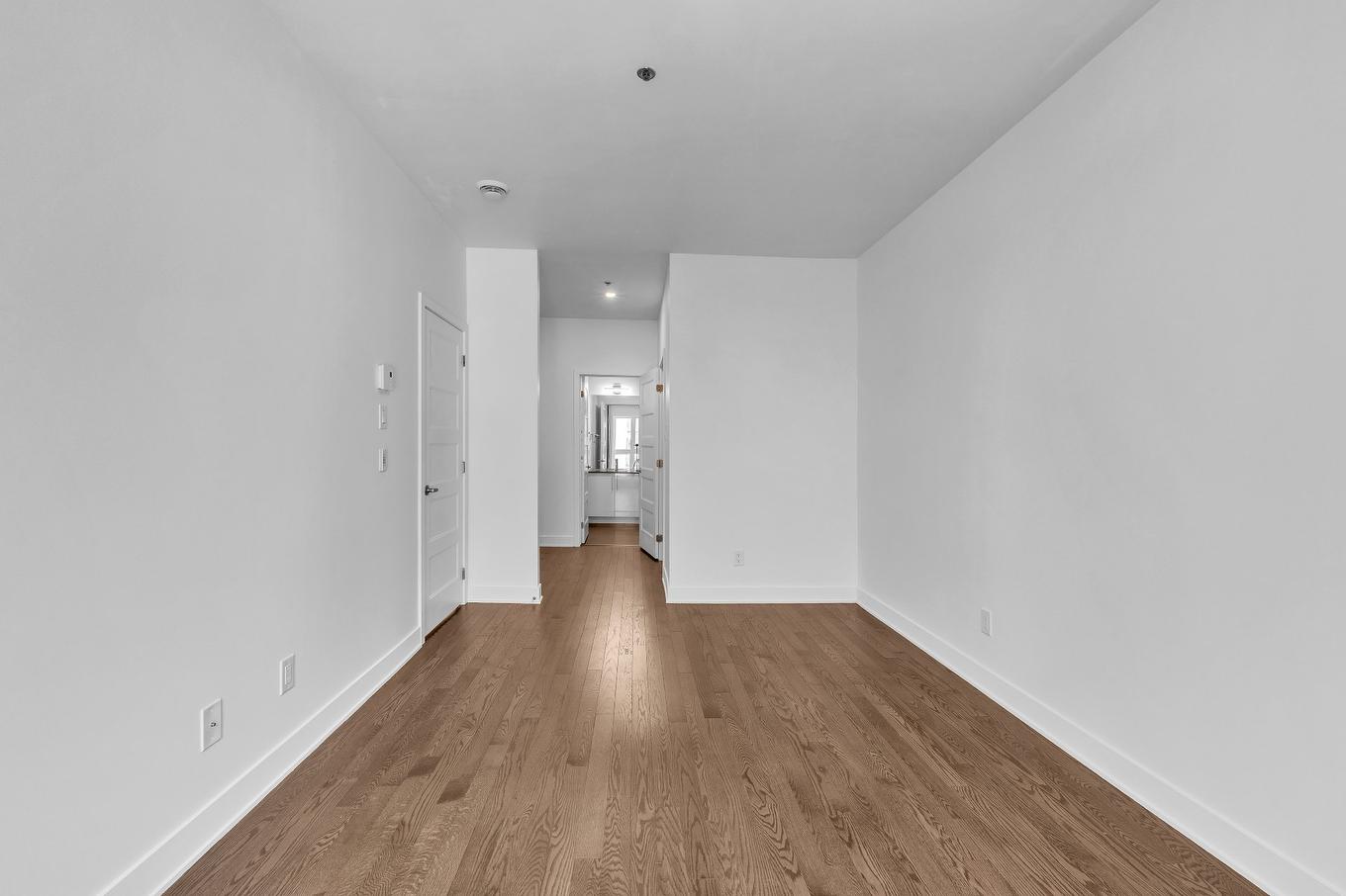 Primary bedroom - 205-191 Av. Brock S., Montréal-Ouest, QC - Indoor Photo Showing Other Room