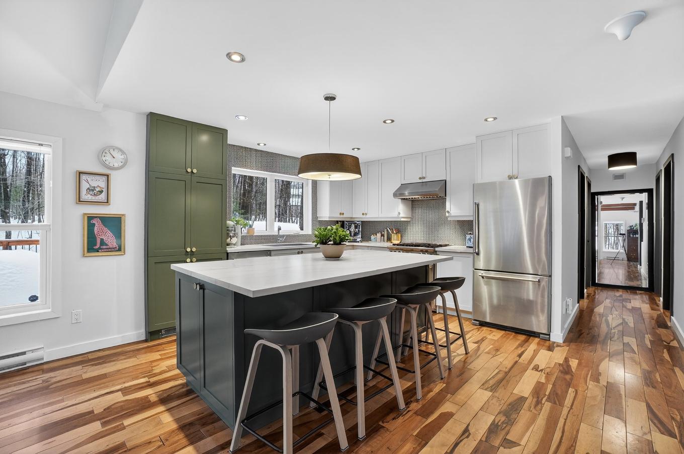 Kitchen - 263 Rue Du Havre, Saint-Colomban, QC - Indoor Photo Showing Kitchen With Upgraded Kitchen