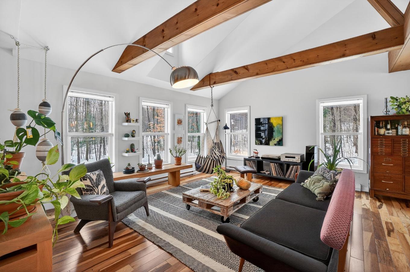 Living room - 263 Rue Du Havre, Saint-Colomban, QC - Indoor Photo Showing Living Room