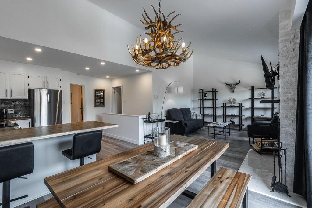 Coin-repas - 532-175 Rue Pinoteau, Mont-Tremblant, QC - Indoor