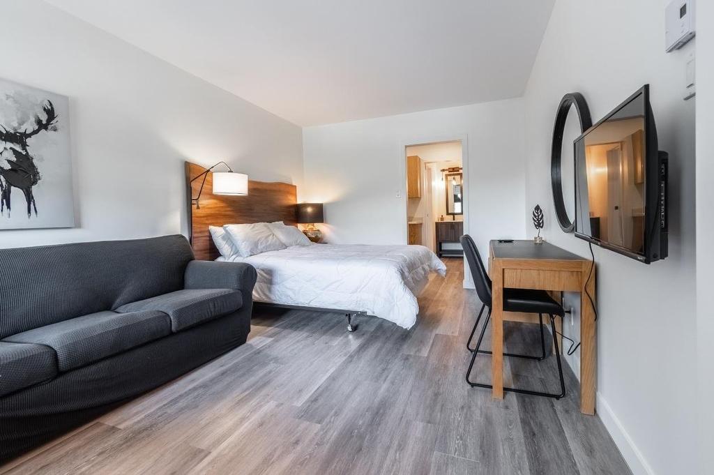 Chambre à coucher - 532-175 Rue Pinoteau, Mont-Tremblant, QC - Indoor Photo Showing Bedroom