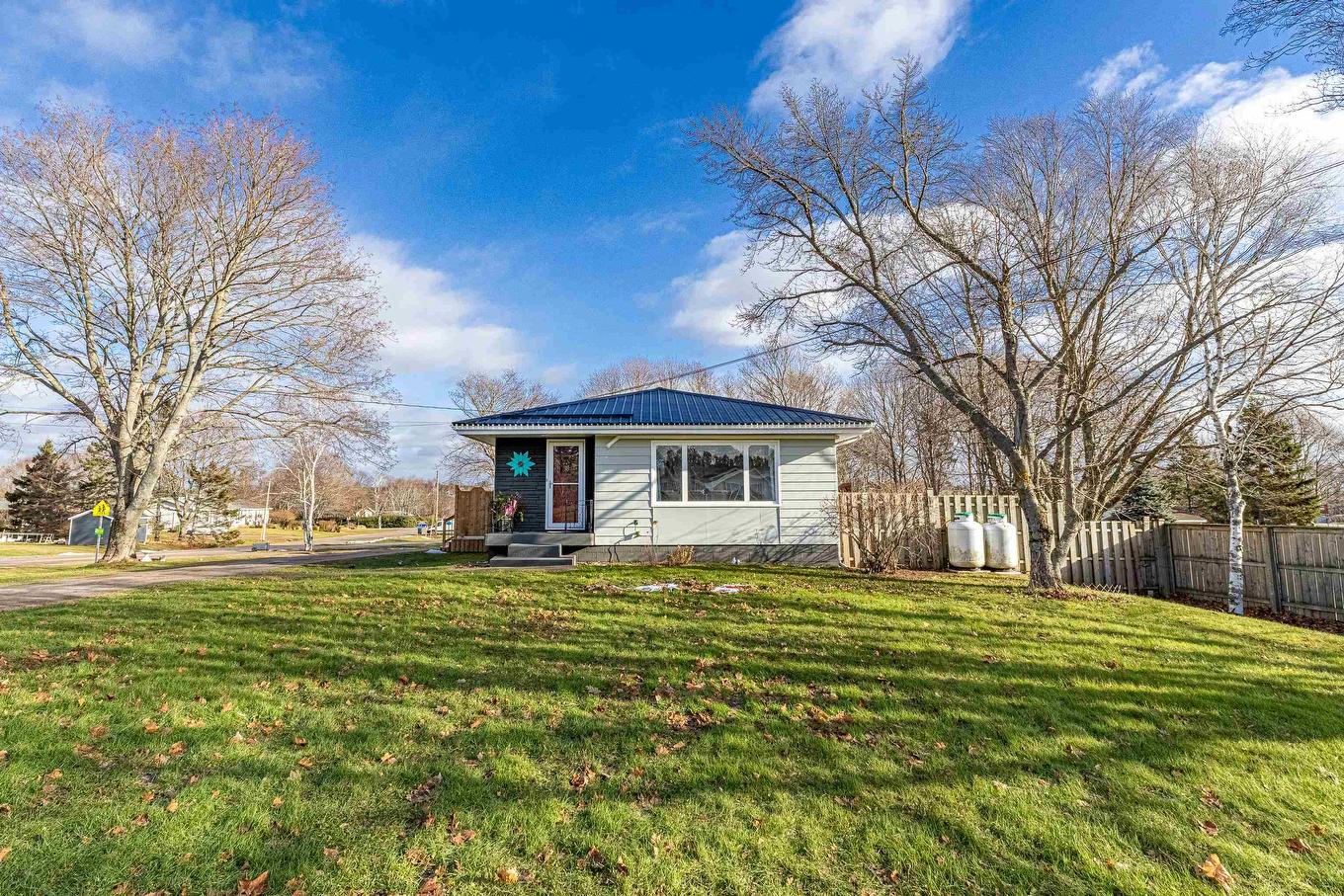 68 Meadowbank Road, Cornwall, PE