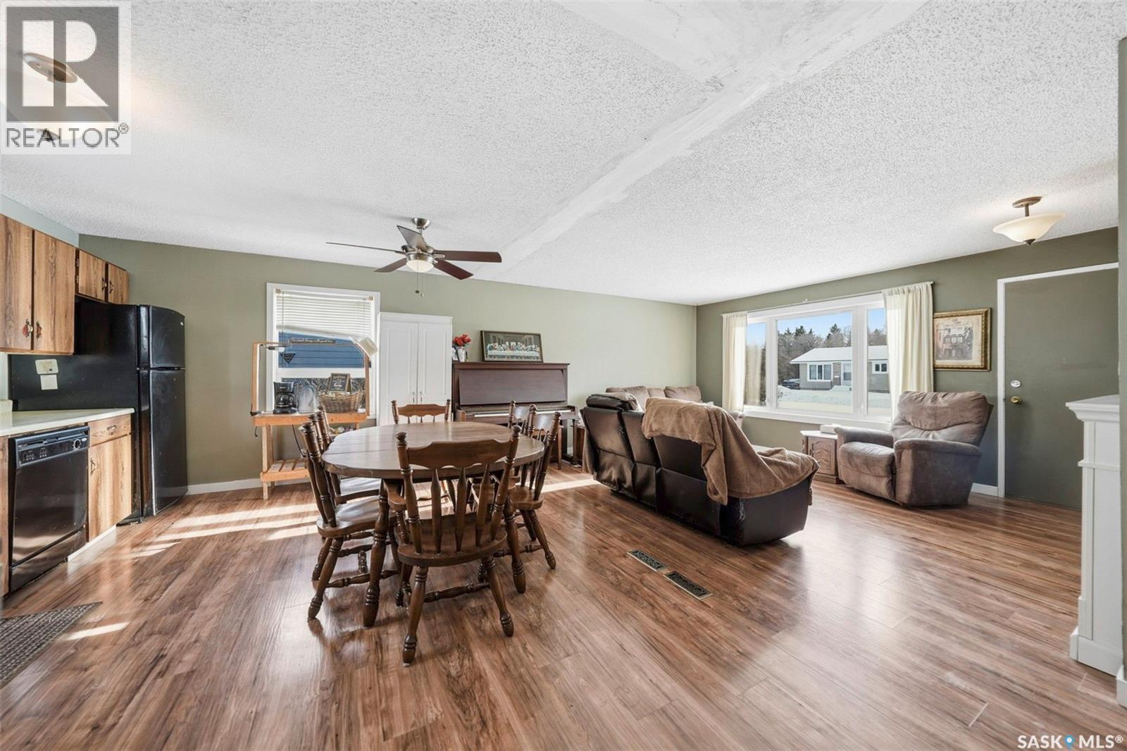 110 1St Avenue S, Hepburn, SK - Indoor