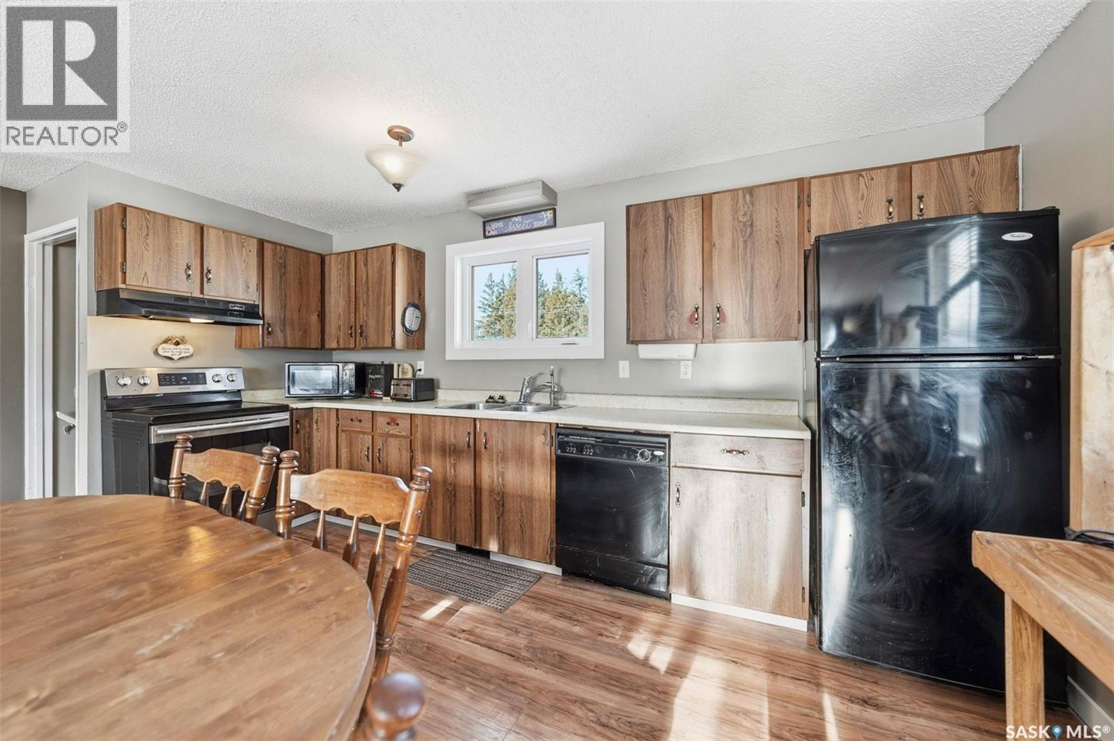 110 1St Avenue S, Hepburn, SK - Indoor Photo Showing Kitchen With Double Sink