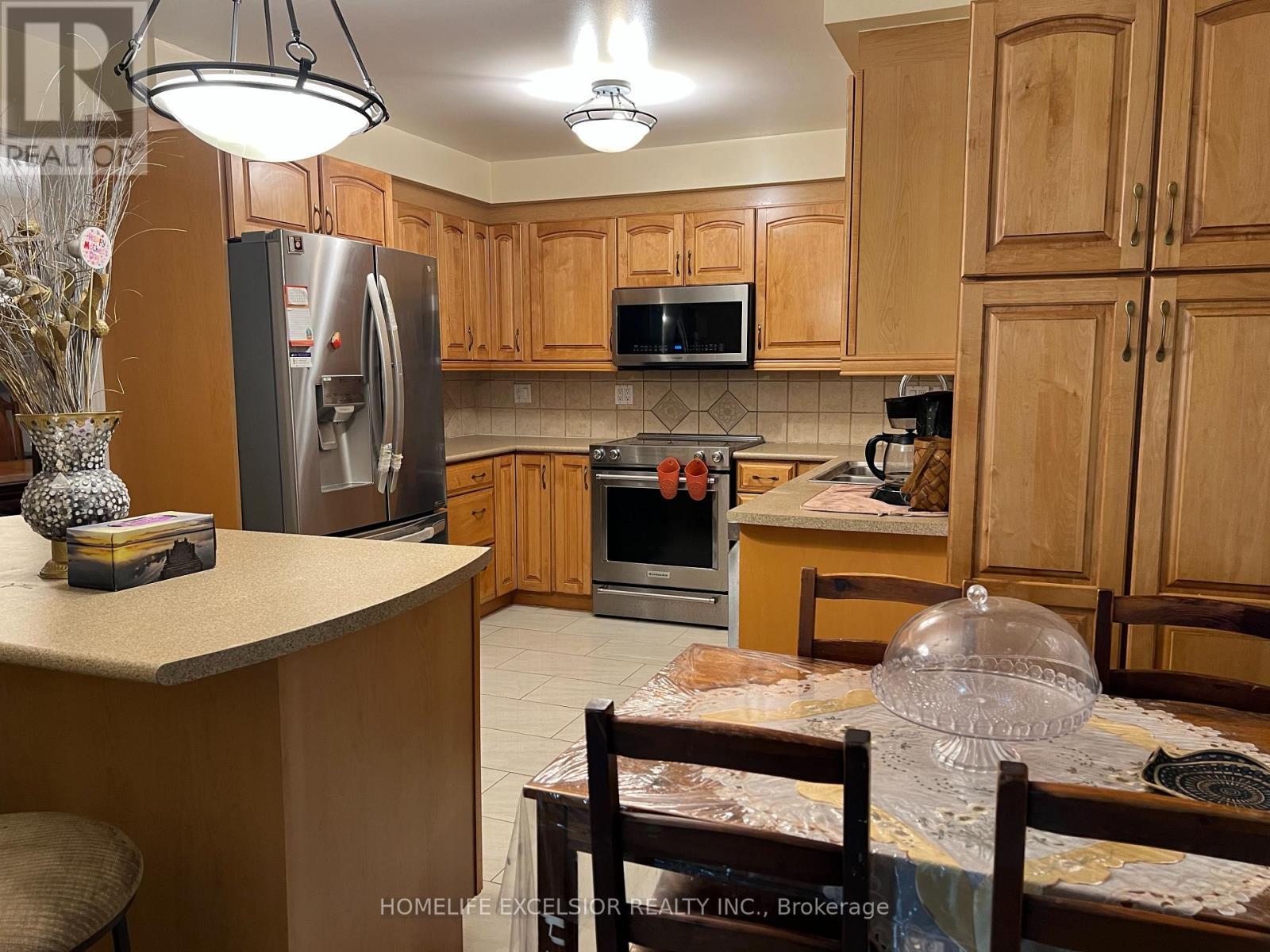 3408 Water Lily Court, Mississauga, ON - Indoor Photo Showing Kitchen