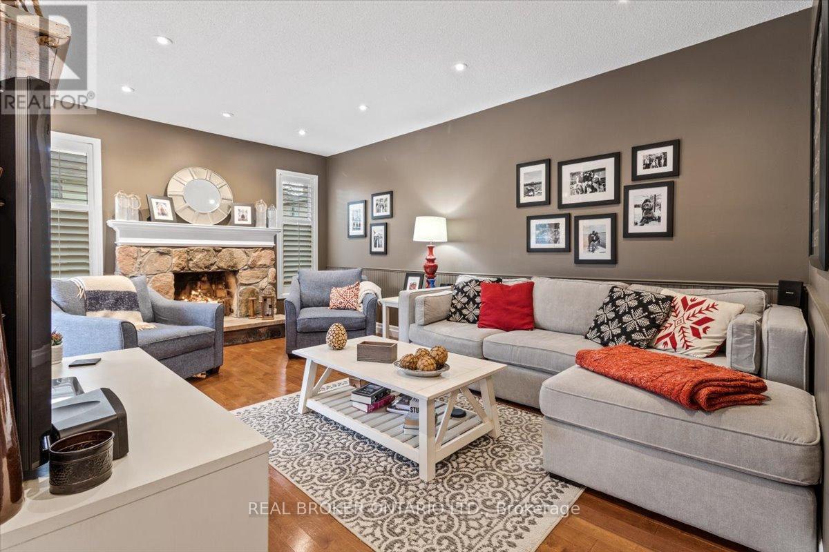 3182 Tania Crescent, Burlington, ON - Indoor Photo Showing Living Room With Fireplace