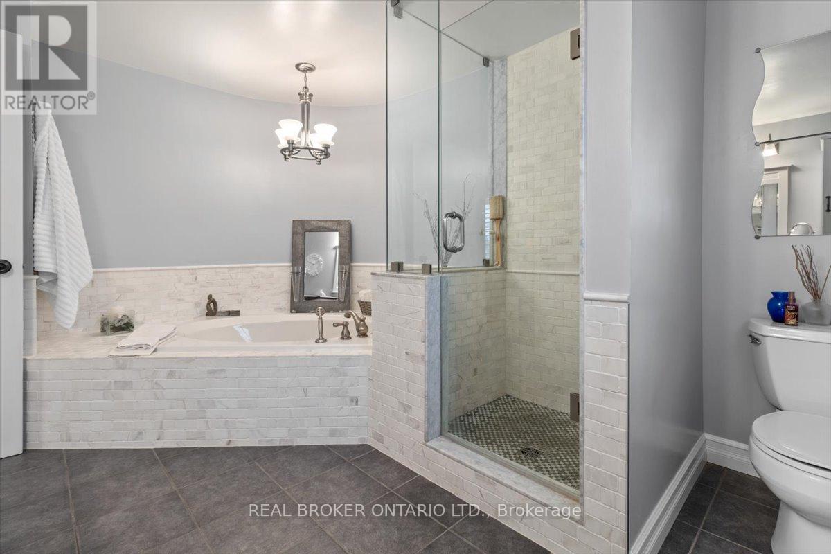 3182 Tania Crescent, Burlington, ON - Indoor Photo Showing Bathroom