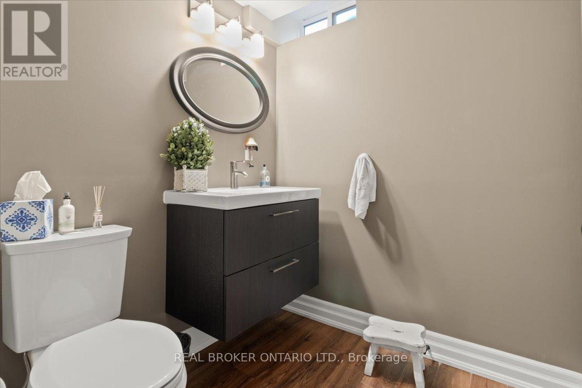 3182 Tania Crescent, Burlington, ON - Indoor Photo Showing Bathroom