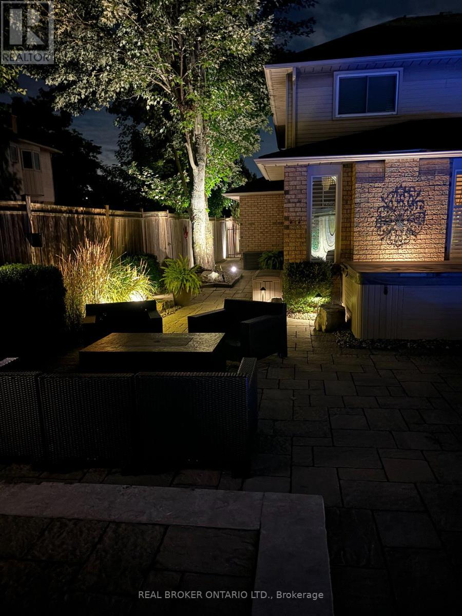 3182 Tania Crescent, Burlington, ON - Outdoor