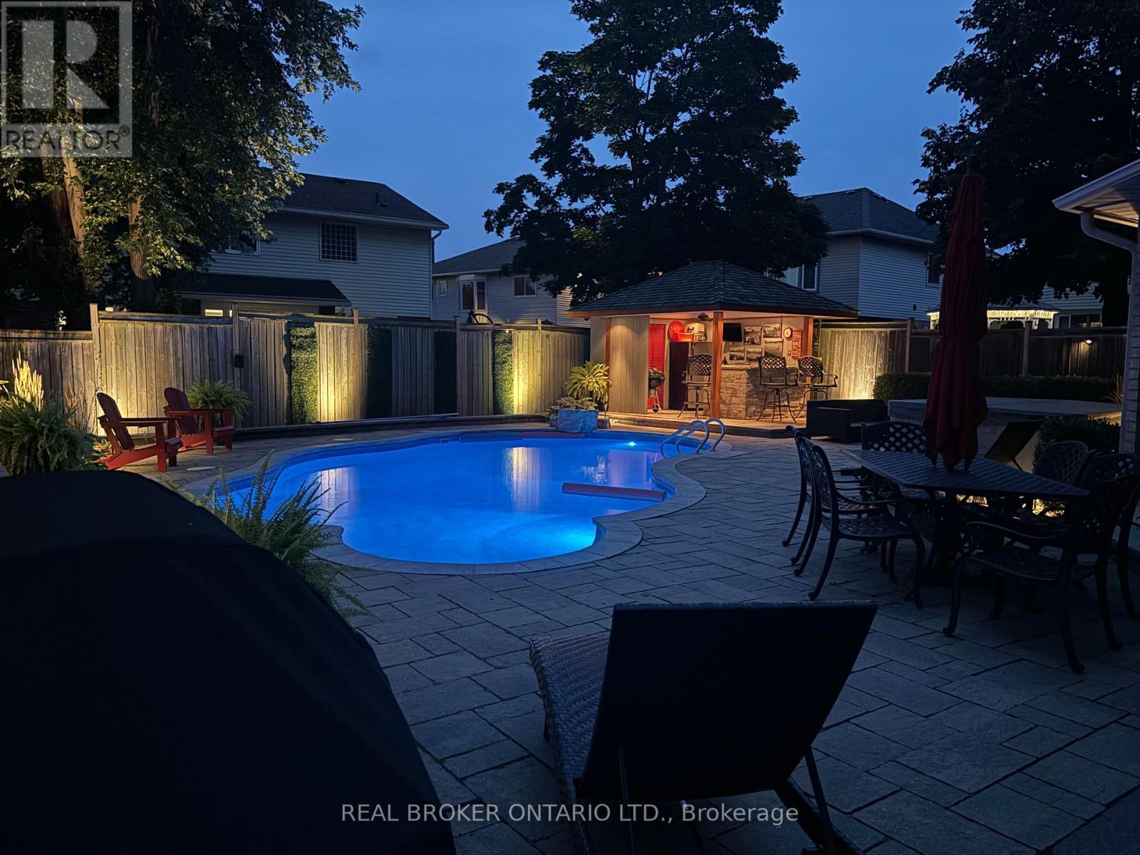 3182 Tania Crescent, Burlington, ON - Outdoor With In Ground Pool With Backyard