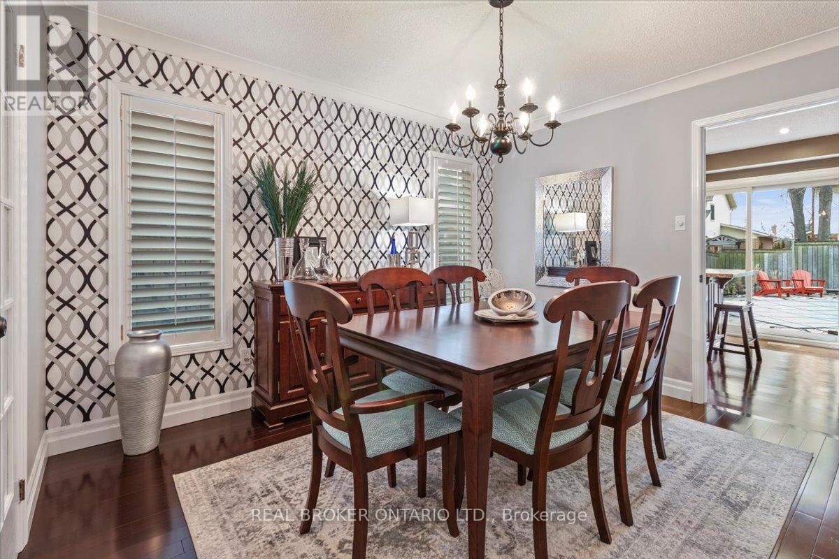 3182 Tania Crescent, Burlington, ON - Indoor Photo Showing Dining Room