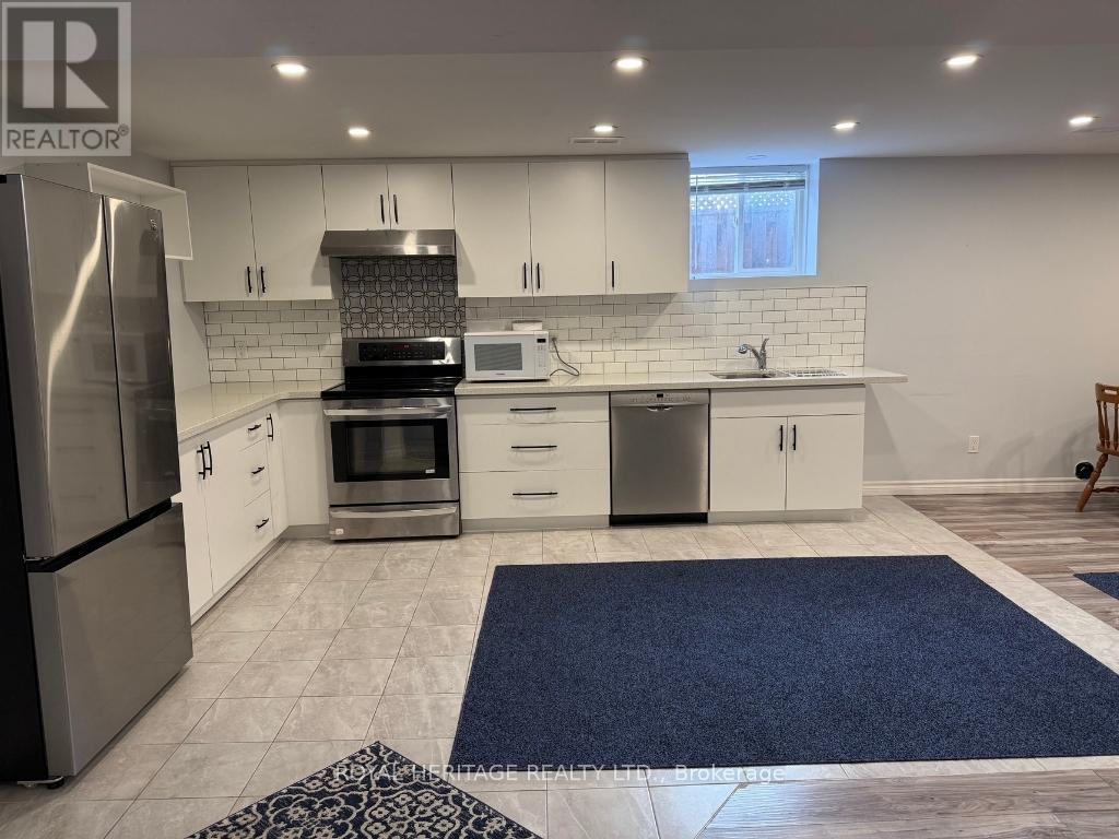 27 Wetherburn Drive, Whitby (Williamsburg), ON - Indoor Photo Showing Kitchen