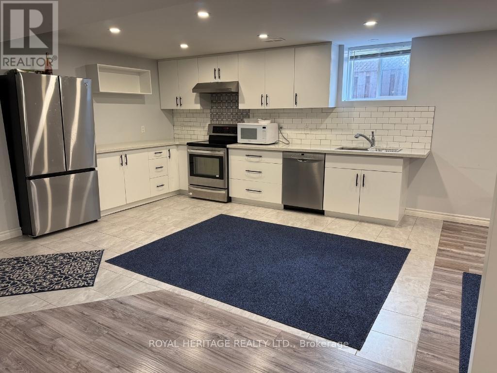 27 Wetherburn Drive, Whitby (Williamsburg), ON - Indoor Photo Showing Kitchen