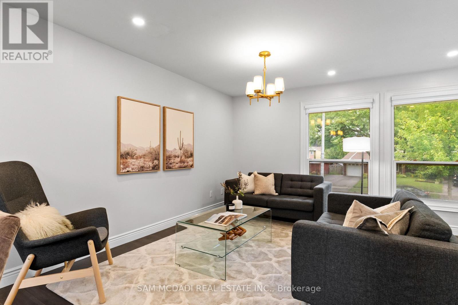 7209 Fayette Circle, Mississauga, ON - Indoor Photo Showing Living Room