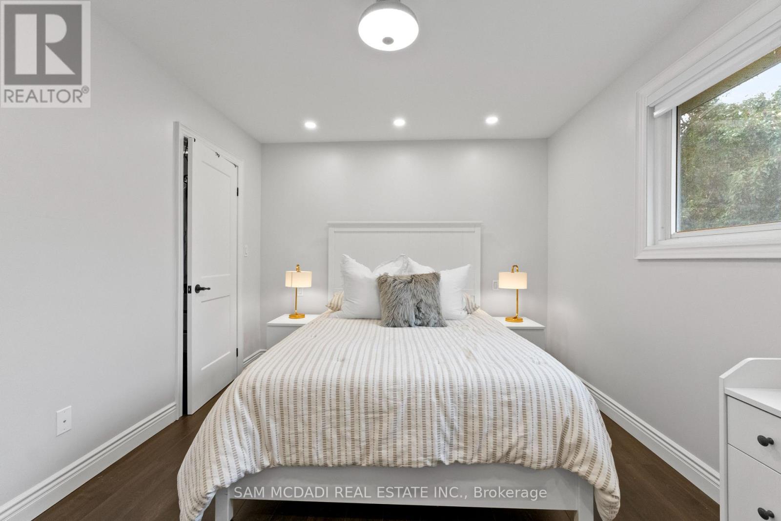 7209 Fayette Circle, Mississauga, ON - Indoor Photo Showing Bedroom