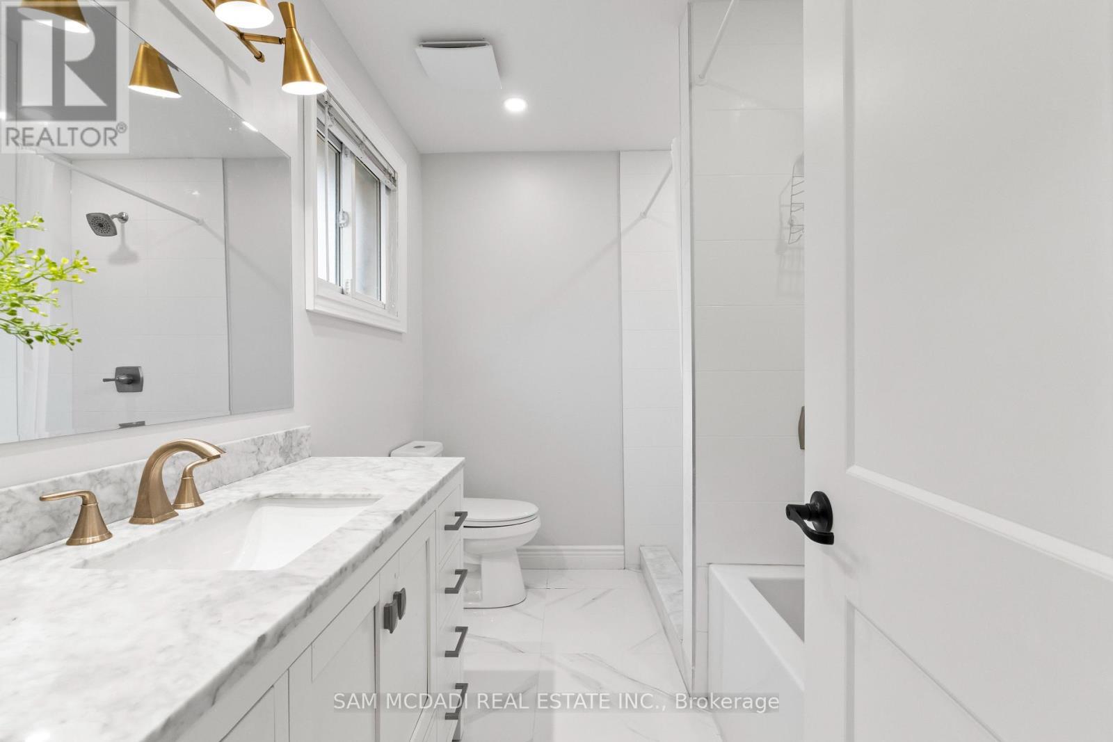 7209 Fayette Circle, Mississauga, ON - Indoor Photo Showing Bathroom