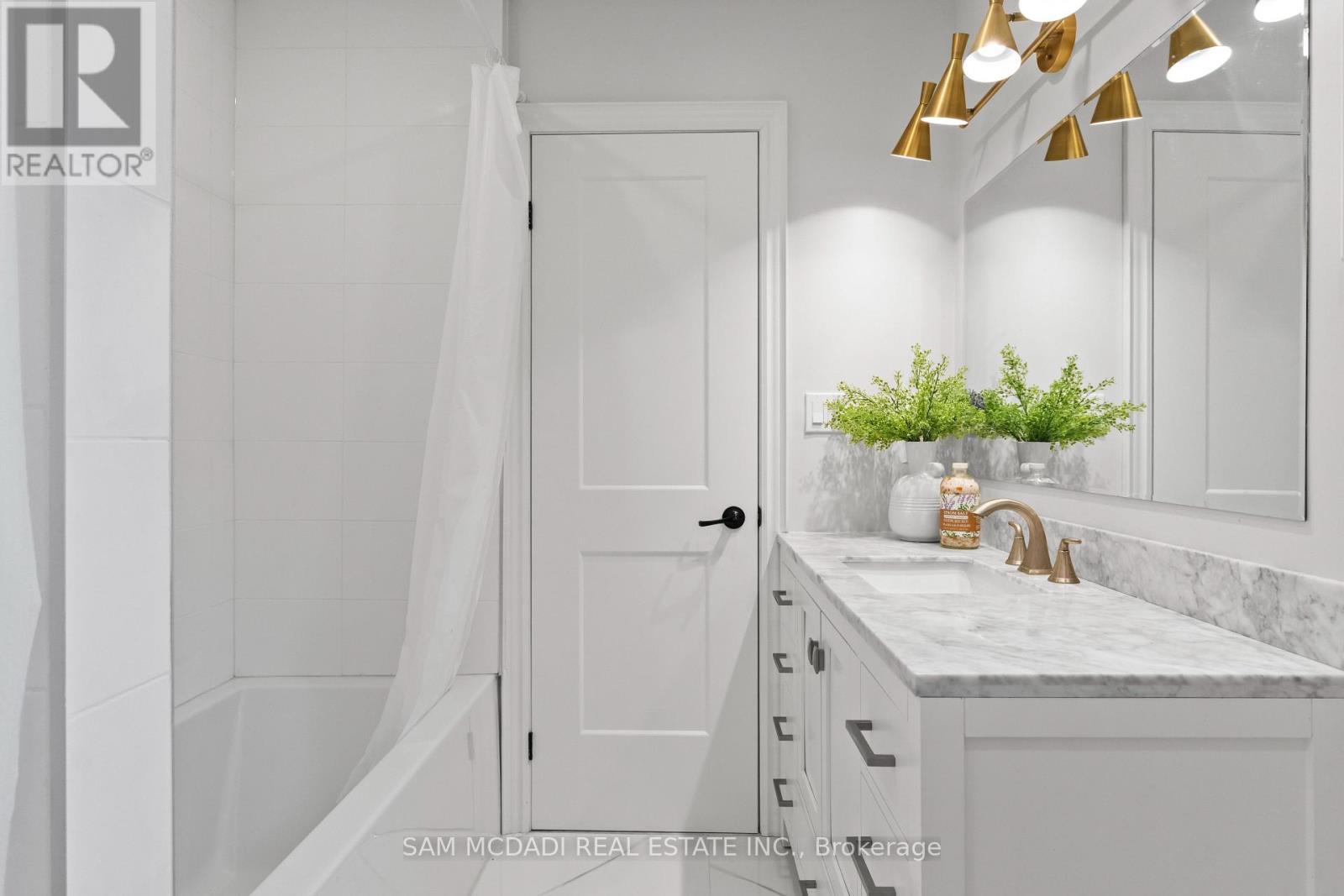 7209 Fayette Circle, Mississauga, ON - Indoor Photo Showing Bathroom