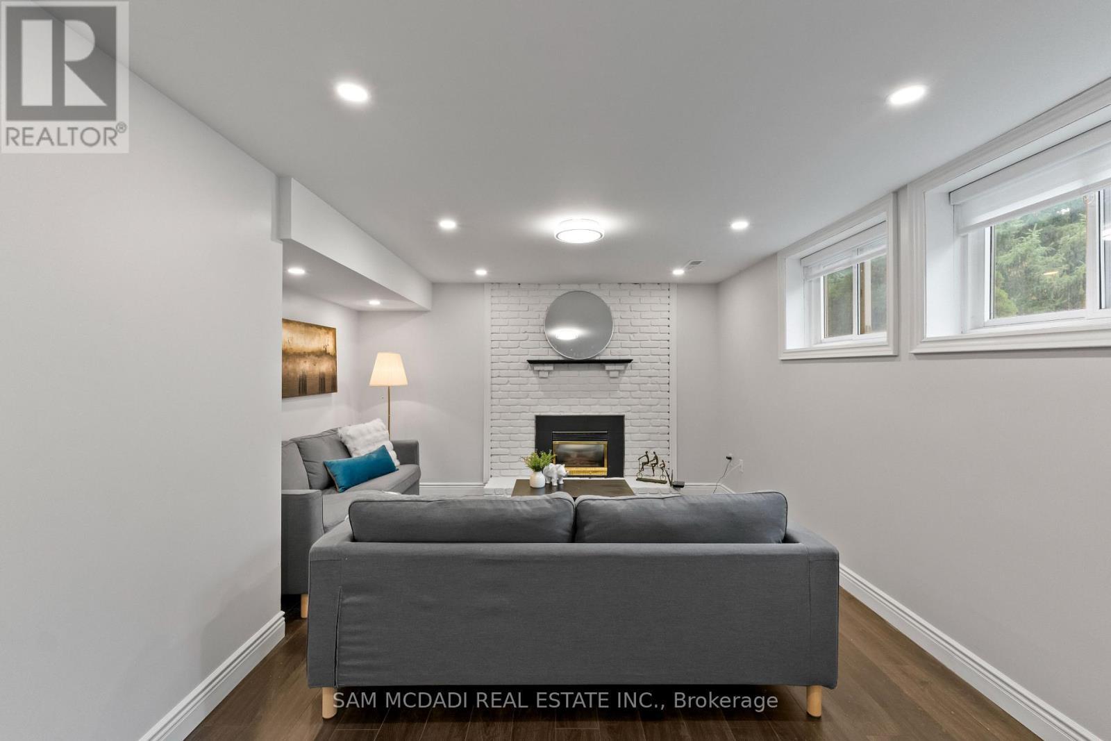 7209 Fayette Circle, Mississauga, ON - Indoor With Fireplace