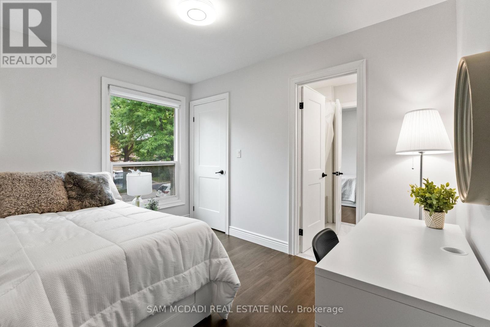 7209 Fayette Circle, Mississauga, ON - Indoor Photo Showing Bedroom