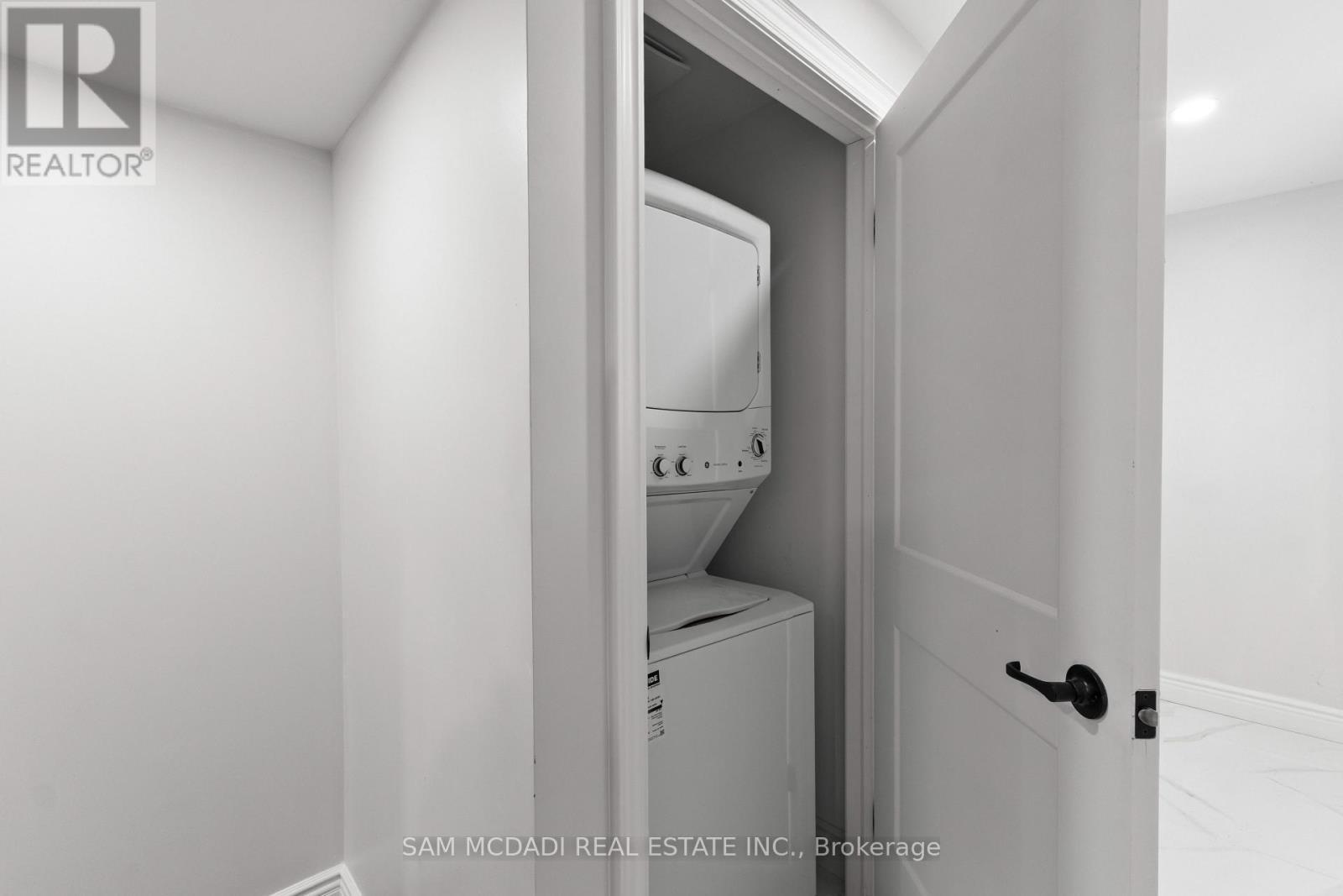 7209 Fayette Circle, Mississauga, ON - Indoor Photo Showing Laundry Room