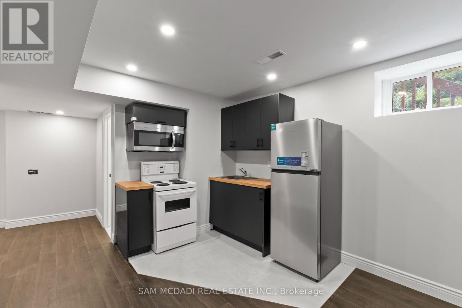 7209 Fayette Circle, Mississauga, ON - Indoor Photo Showing Kitchen