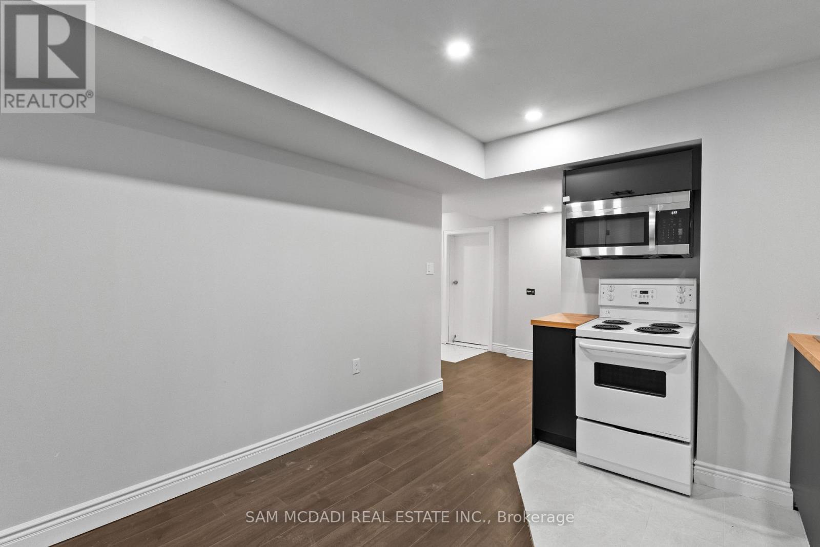 7209 Fayette Circle, Mississauga, ON - Indoor Photo Showing Kitchen