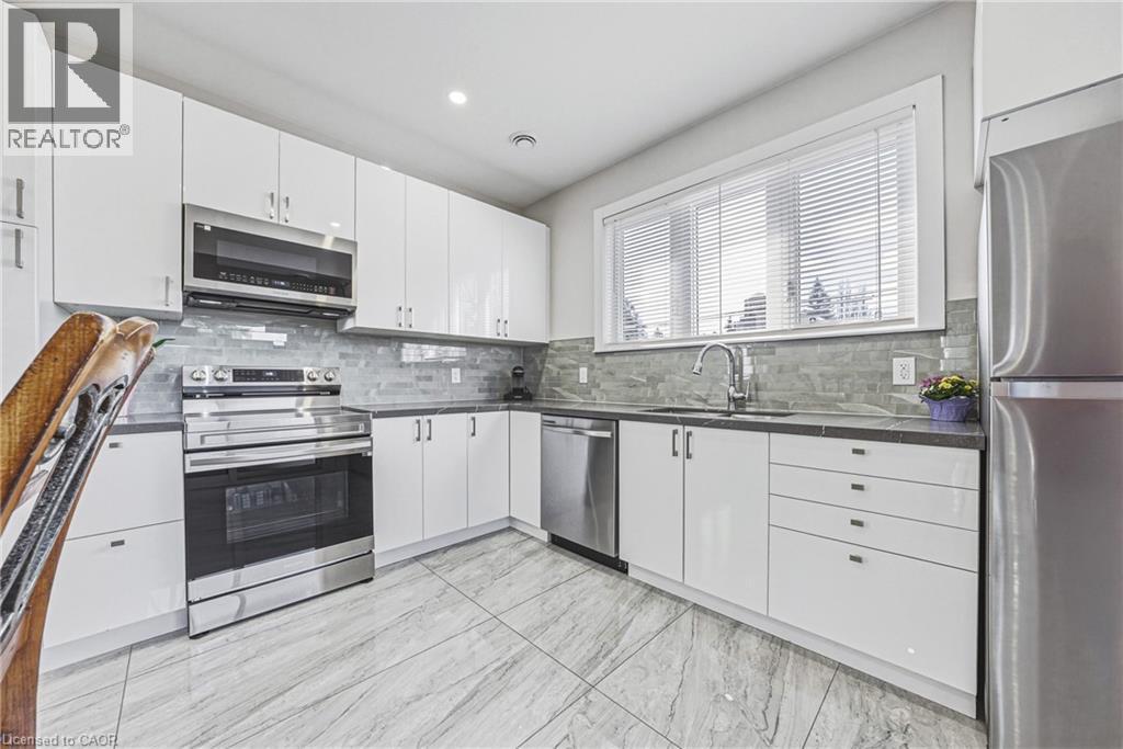68 Vansitmart Avenue, Hamilton, ON - Indoor Photo Showing Kitchen