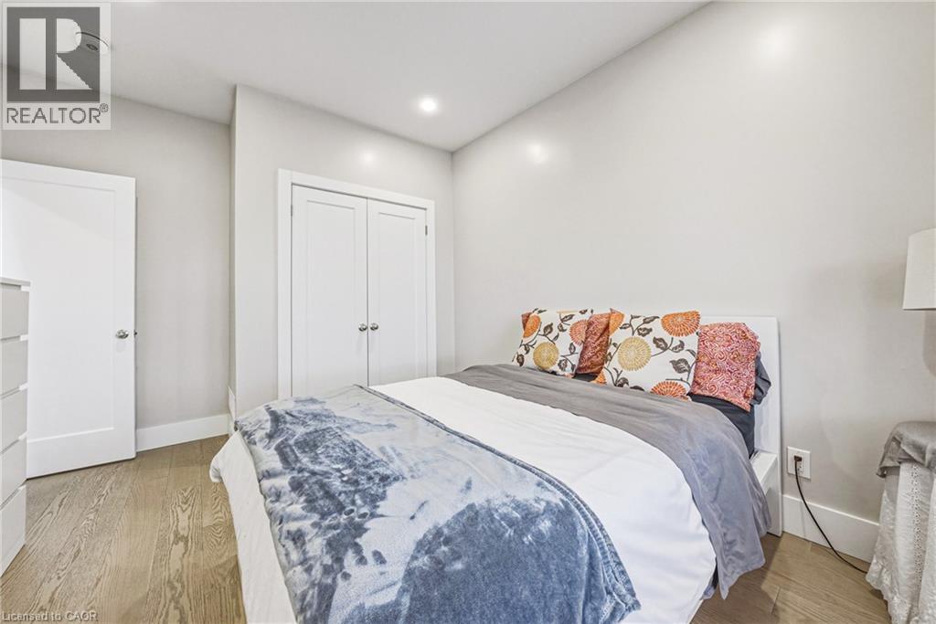 68 Vansitmart Avenue, Hamilton, ON - Indoor Photo Showing Bedroom
