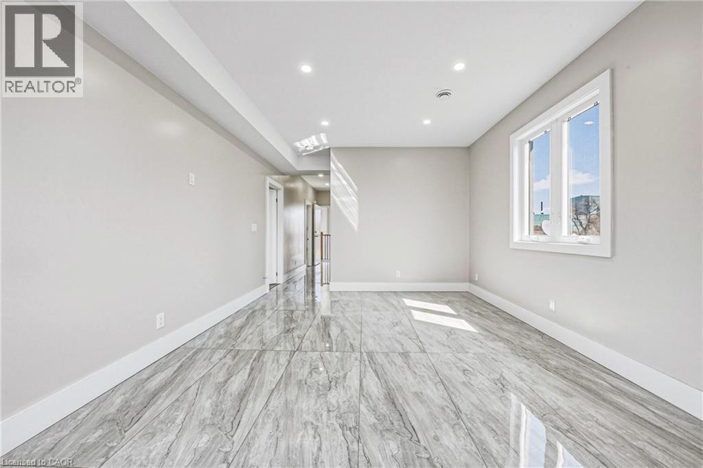 68 Vansitmart Avenue, Hamilton, ON - Indoor Photo Showing Other Room