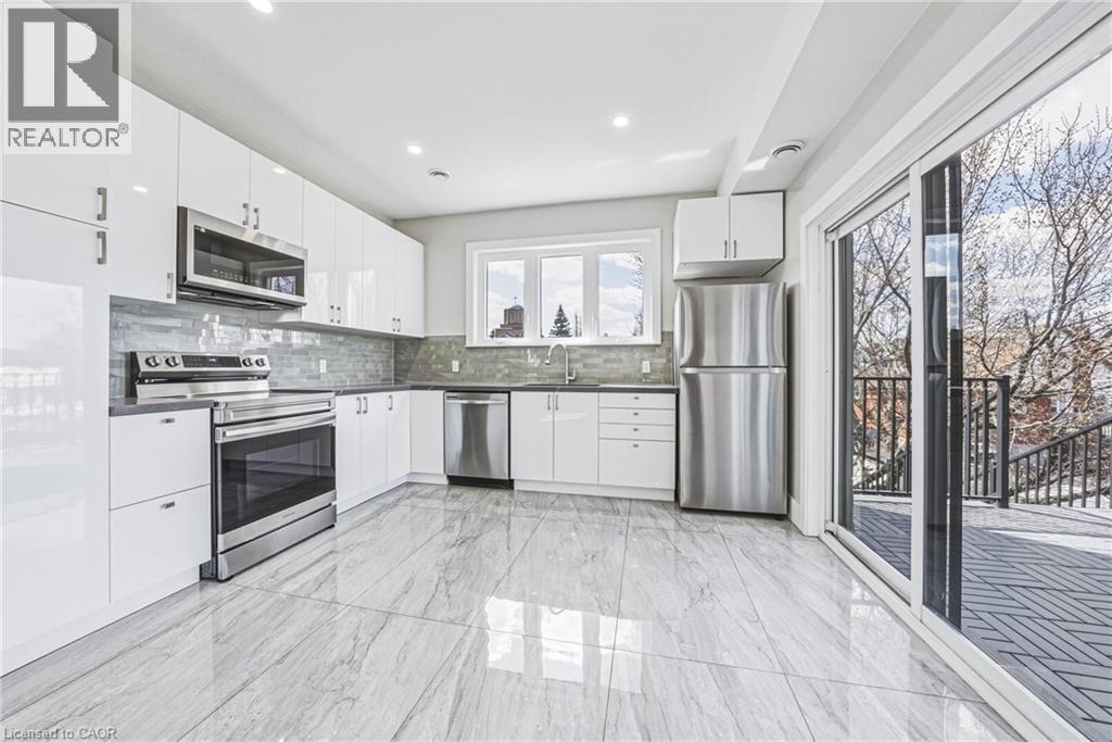 68 Vansitmart Avenue, Hamilton, ON - Indoor Photo Showing Kitchen With Upgraded Kitchen
