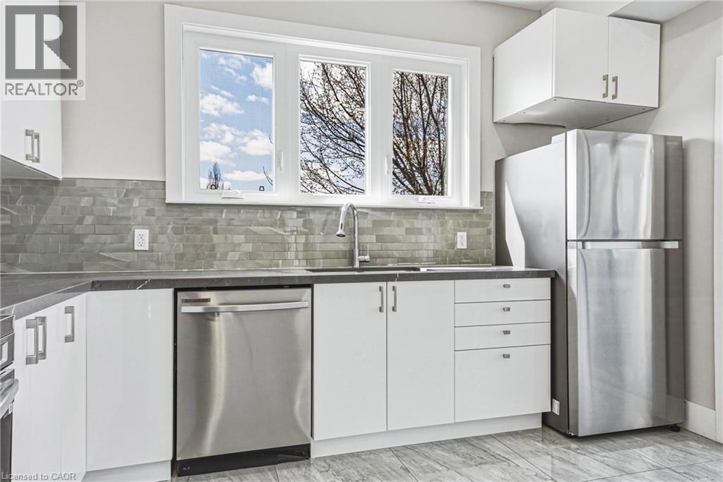 68 Vansitmart Avenue, Hamilton, ON - Indoor Photo Showing Kitchen With Upgraded Kitchen