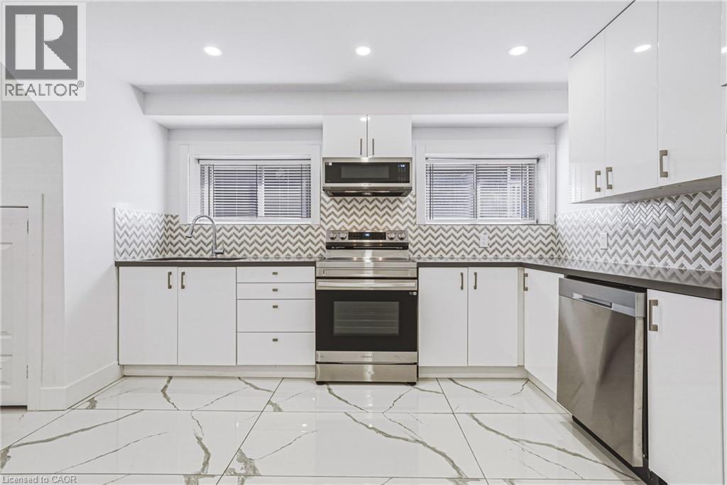 68 Vansitmart Avenue, Hamilton, ON - Indoor Photo Showing Kitchen