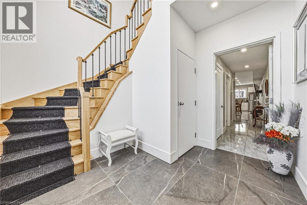 68 Vansitmart Avenue, Hamilton, ON - Indoor Photo Showing Other Room
