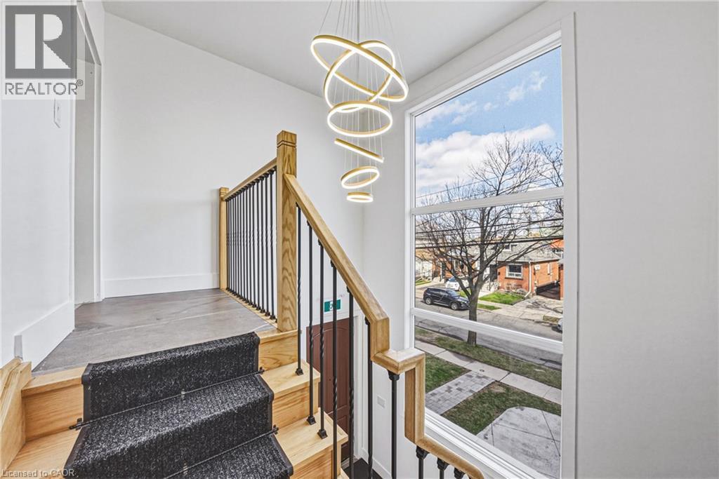 68 Vansitmart Avenue, Hamilton, ON - Indoor Photo Showing Other Room